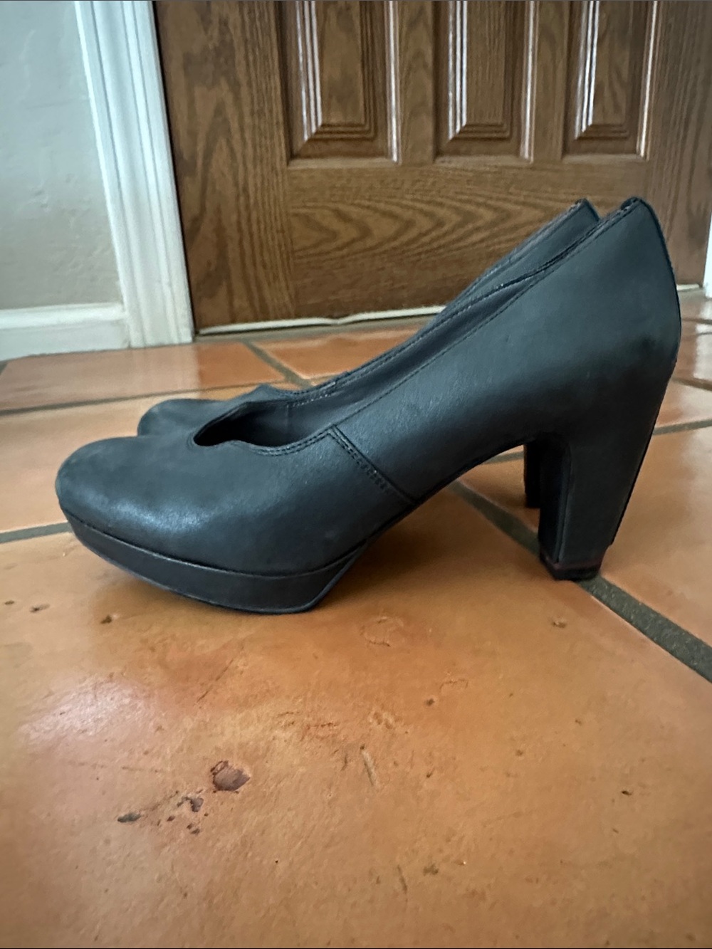 Oh! Healthy heels. A true walking shoe. Black heels